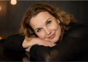 freie-redner_k%C3%B6ln_Sängerin_Claudia_Groß_(AURALIE)_3.jpg