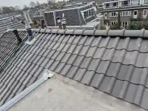 Leiden Wasstraat 8 Ovh 206 Nieuwe dakpannen met ondefolie.jpg