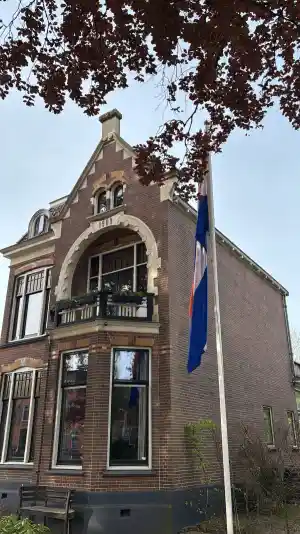 schoonmaakbedrijf_leeuwarden_BKSC_glasbewassing_&_gevelreiniging_-_part_of_Posiclean2.0_Group_3.jpg