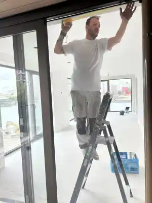 Binnenafwerking nieuwbouwappartementen aan de Maas in Rotterdam.jpg