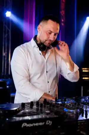 dj_eschweiler_Jay_Vents_–_Event-DJ_&_Veranstaltungstechnik_6.jpg