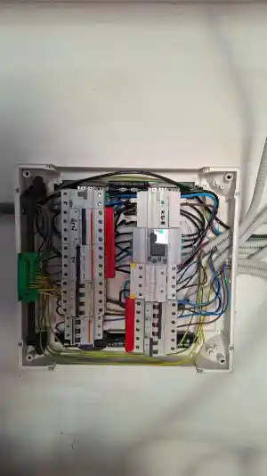 Elektriciteitskast plaatsten.jpg
