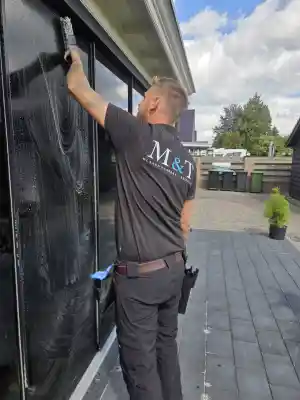 schoonmaakbedrijf_klazienaveen_M&T_Glazenwassers_&_Reiniging_3.jpg