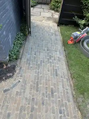 Bestrating aanleggen.jpg