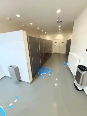 Professionele schoonmaak van een bedrijf.jpg