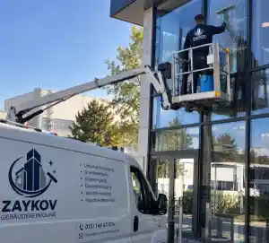 Professionelle Glas- und Fensterreinigung.jpg