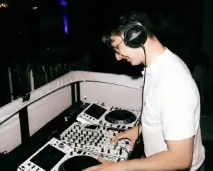 dj_barsb%C3%BCttel_DJ_Julik_5.jpg