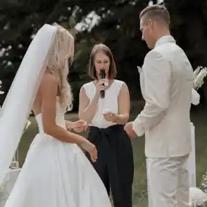 freie-redner_glattbach_YOUR_MOMENT_Weddings_-_Hochzeitsplanung_&_Freie_Trauung_-_Hochzeitsplanerin_&_Freie_Rednerin_Sandra_Sauer_4.jpg