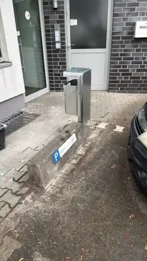 Anfahrschaden an einer Parkplatzanlage behoben.jpg