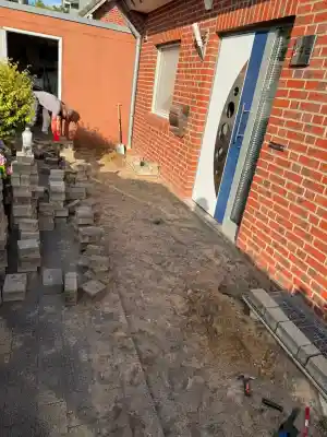 Abgesacktes Pflaster und Feuchtigkeit im Keller.jpg