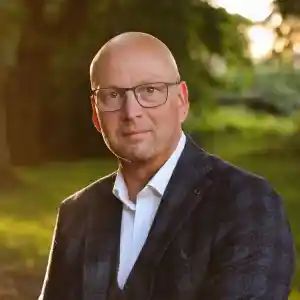 Bas Poelstra Uitvaarten.jpg