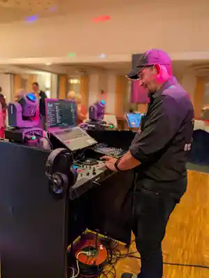 dj_sustrum_DJ_Mr_Holz__3.jpg