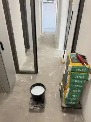 Marmoleum klus vloer + plinten .jpg