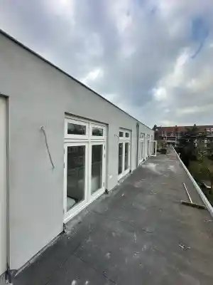 Kozijnen plaatsen.jpg