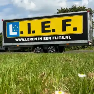 L.I.E.F. Leren in een flits (Verkeersschool (autorijschool) L.I.E.F. www.lerenineenflits.nl).jpg