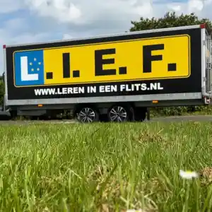 L.I.E.F. Leren in een flits (Verkeersschool (autorijschool) L.I.E.F. www.lerenineenflits.nl).jpg