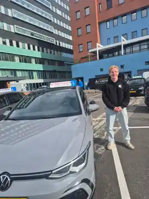 rijschool_den-haag_Start-Line_Verkeersschool_✅Gratis_herexamens✅_7.jpg