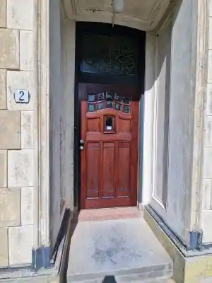 Vervallen karakteristieke deur.jpg