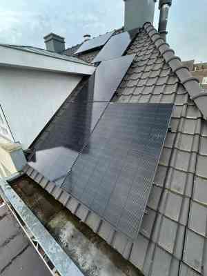 Particuliere woning: Jinko Full Black panelen met APSystems. .jpg