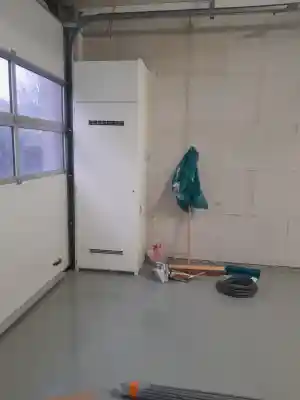 Realiseren van toilet en keukenblok in opslagruimte.jpg