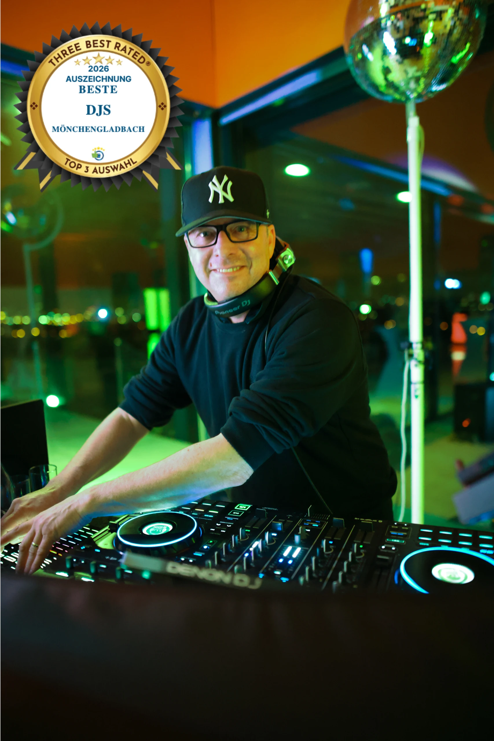 DJ momoto.jpg
