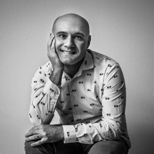 Victor Magallón, Fotógrafo emocional y documental de bodas.jpg