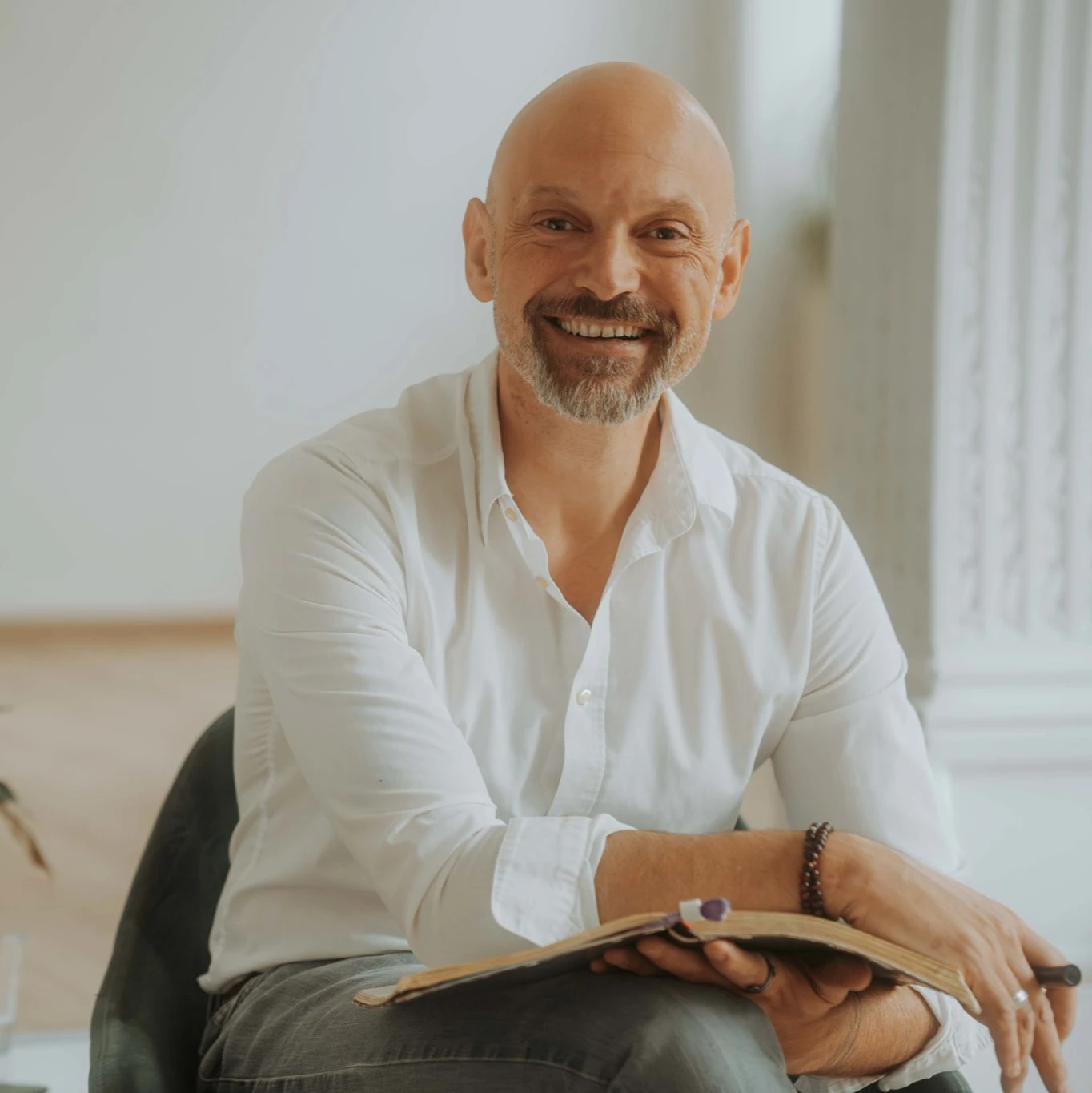 Dr. Rouven Schneider | Paartherapie & Beziehungsentfaltung.jpg