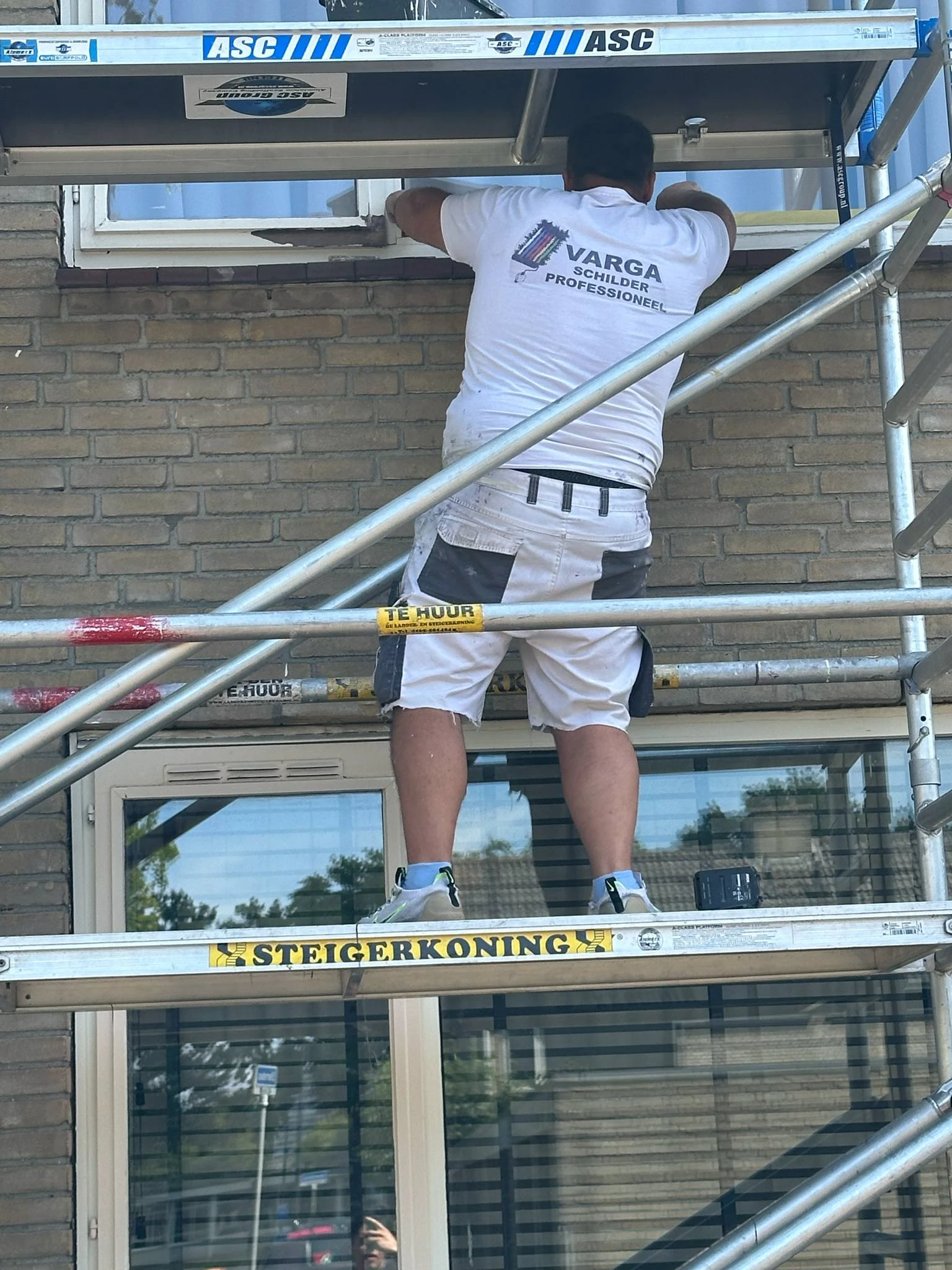 Varga Jobs  schilder professionel.jpg