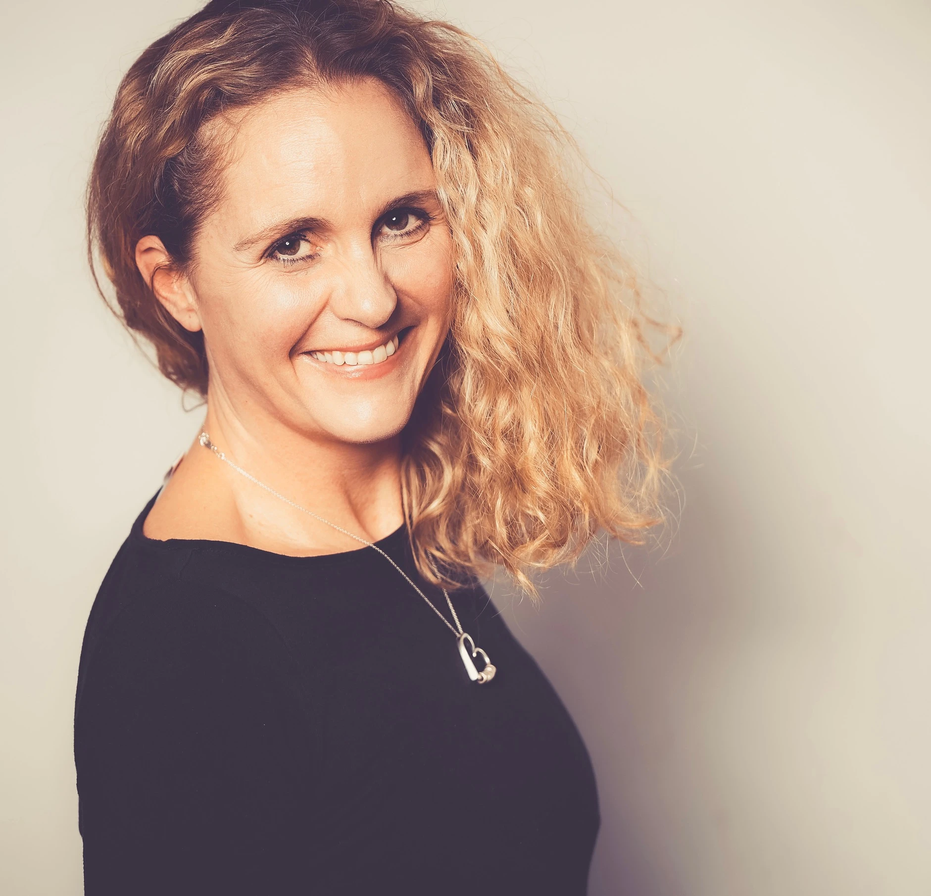 Christina Beyer: Freie Rednerin und Sängerin für besondere Anlässe.jpg