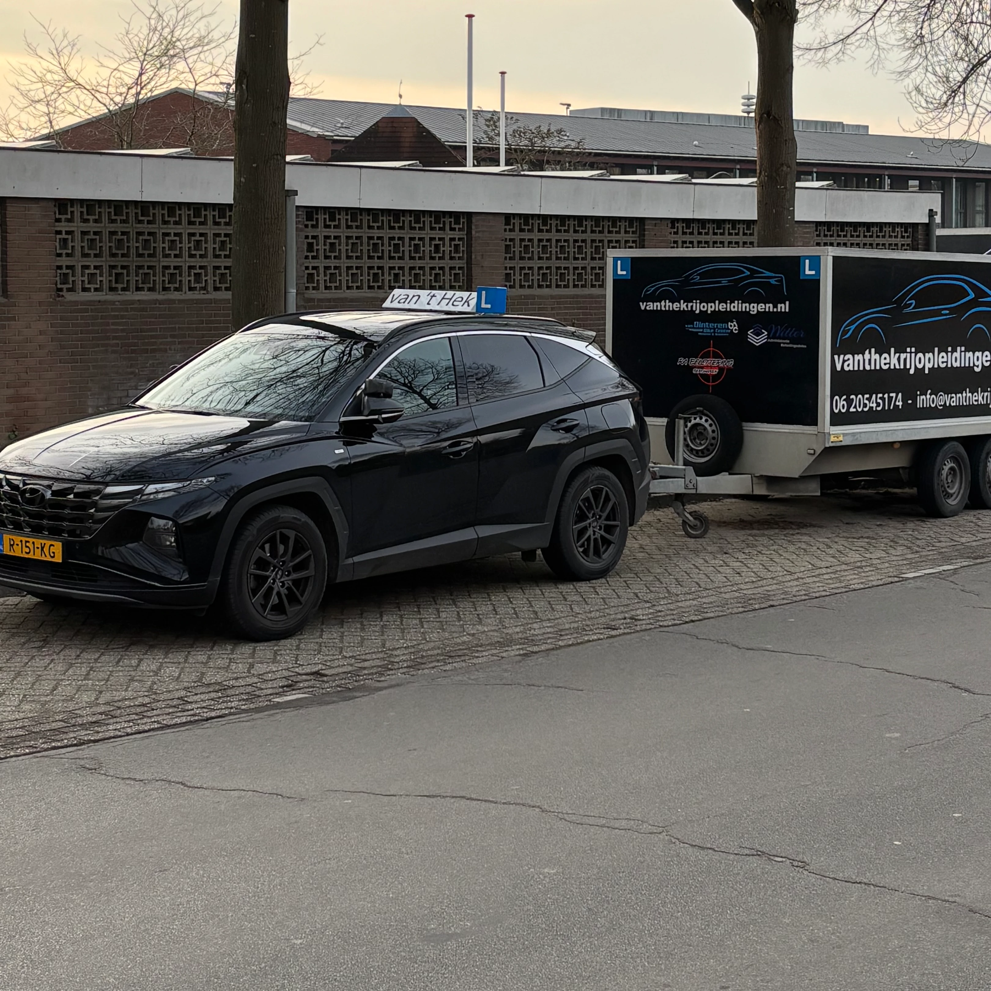 van 't hek rijopleidingen.jpg