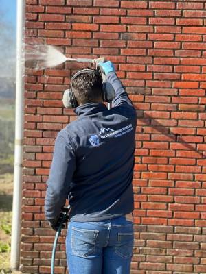 Dakreiniging en Gevelreiniging Nederland.jpg