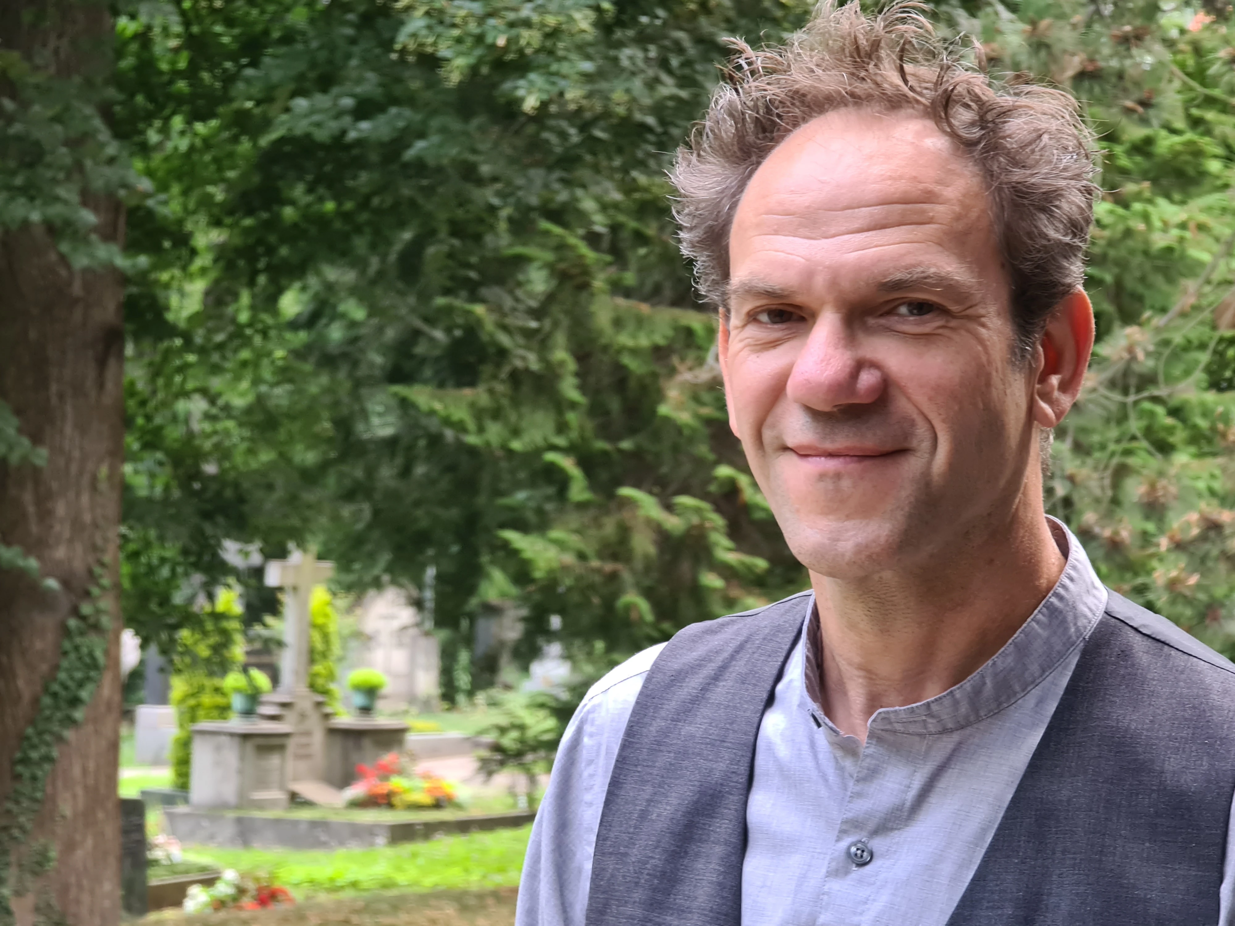 Stefan Fisahn / Trauerredner / freier Redner / Trauredner / Impro-Schauspieler.jpg