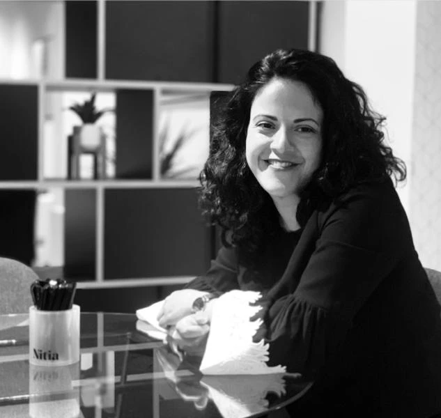 Nitia - Personas, luego asesores inmobiliarios..jpg