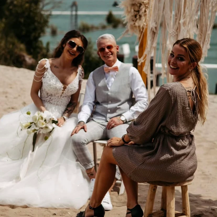 Jennifer Haller - freie Rednerin für Hochzeiten & Trauerfeiern.jpg