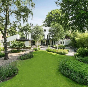 ray exclusive gardens.jpg