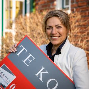 TROOST ONROEREND GOED.jpg