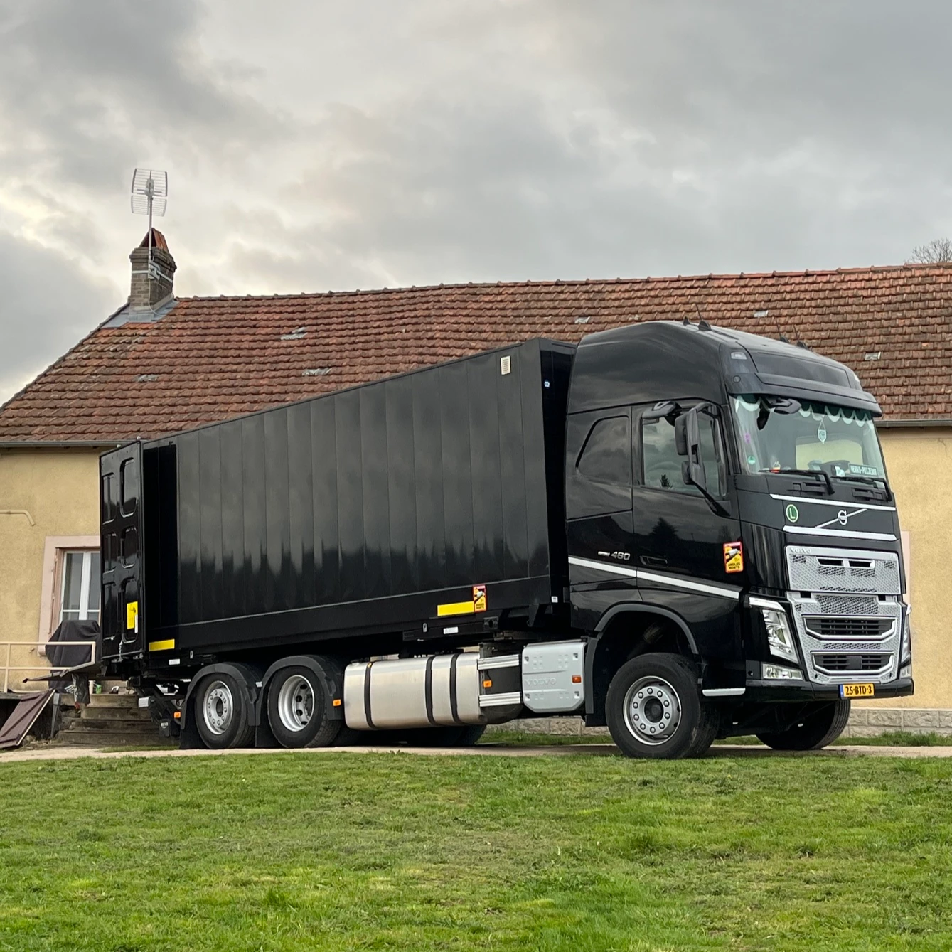 Keit Logistix & Movers.jpg