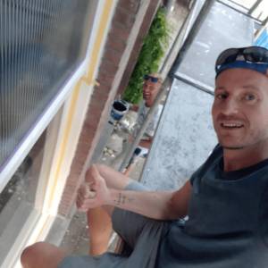 2 Rechterhanden - Klusbedrijf Voorburg - Smart Acoustics, Smart Timmering..jpg