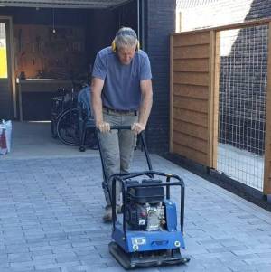 Wim van de Beek sier-bestrating.jpg