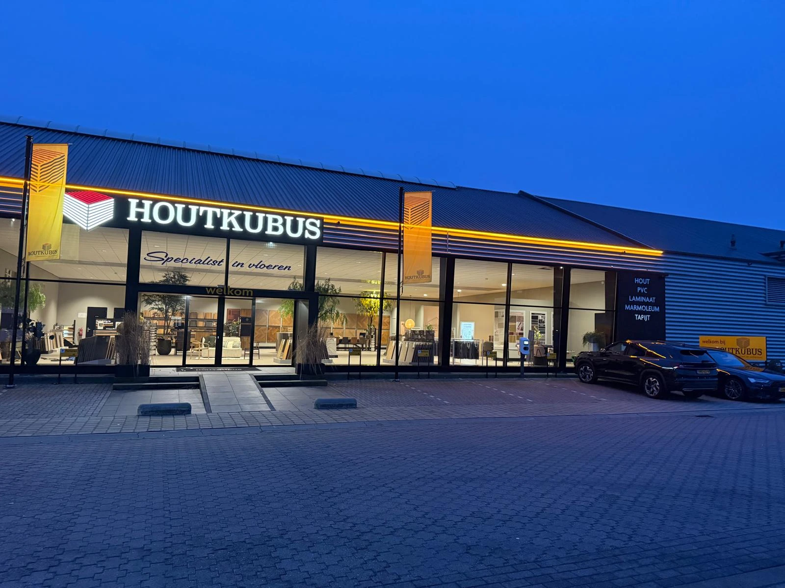Houtkubus Specialist in Vloeren.jpg