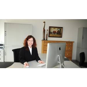 Katja Dellmuth Rechtsanwältin.jpg