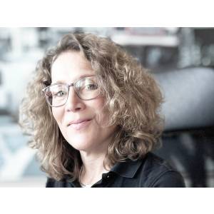 Iris Olzog.jpg