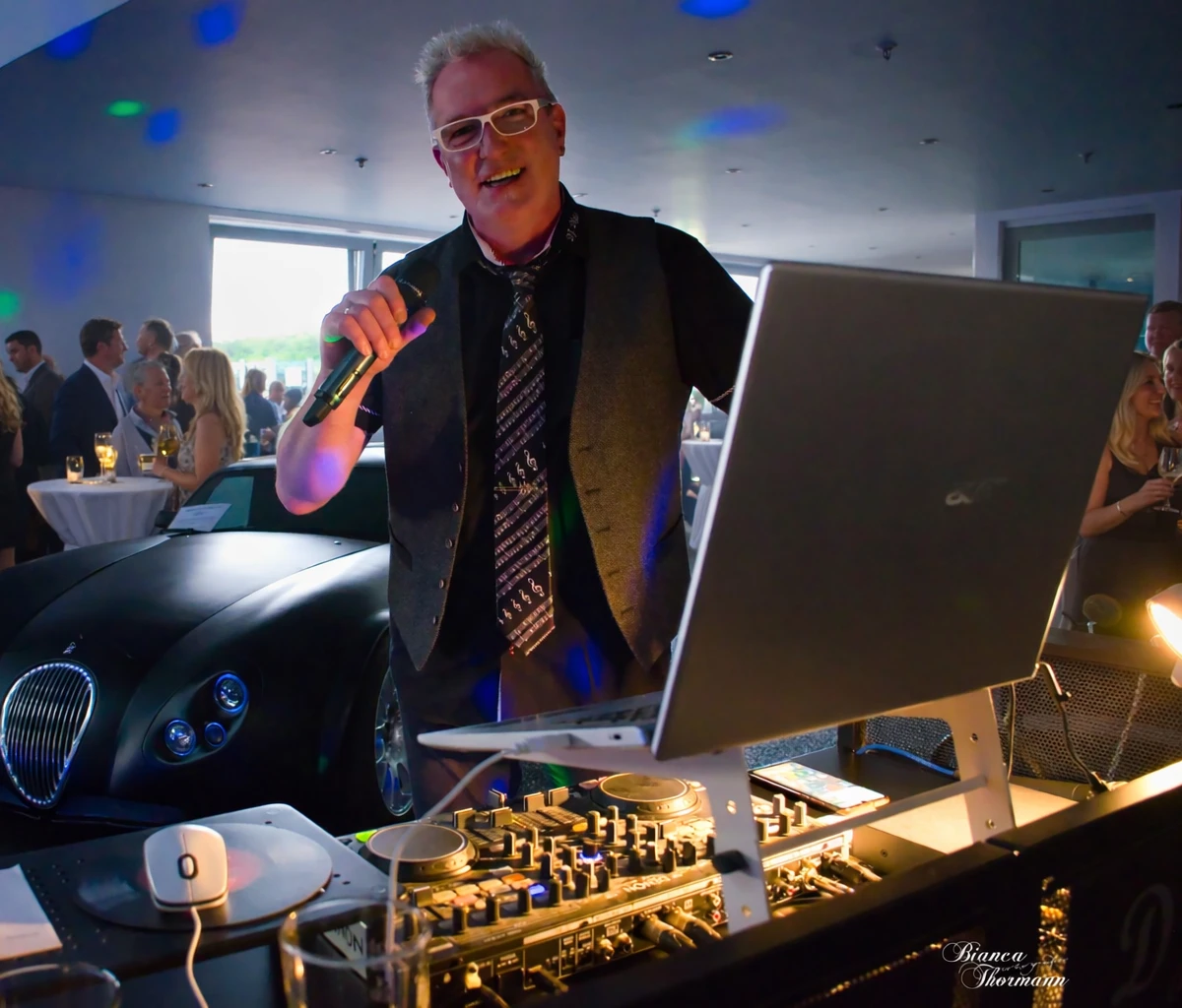 Mobile Disco DJ DiMo.jpg