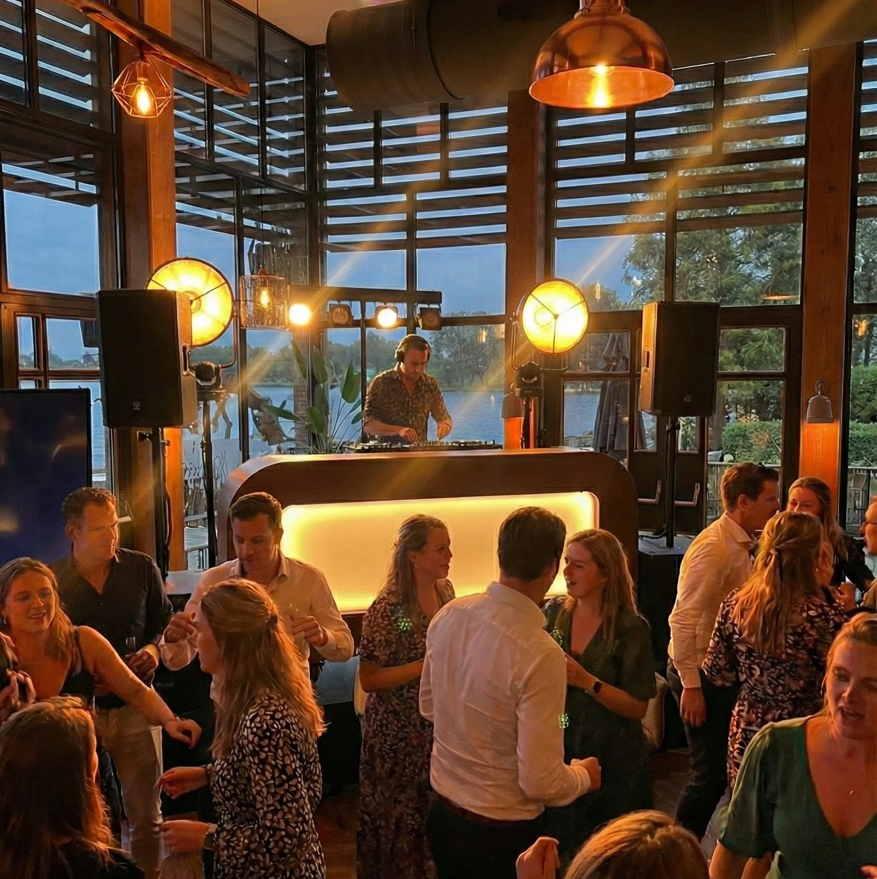 050 Agency | DJ's & Artiesten | Licht & Geluid .jpg