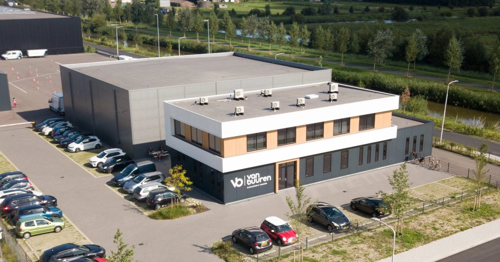 Van Buuren Rijopleiding & Training B.V..jpg