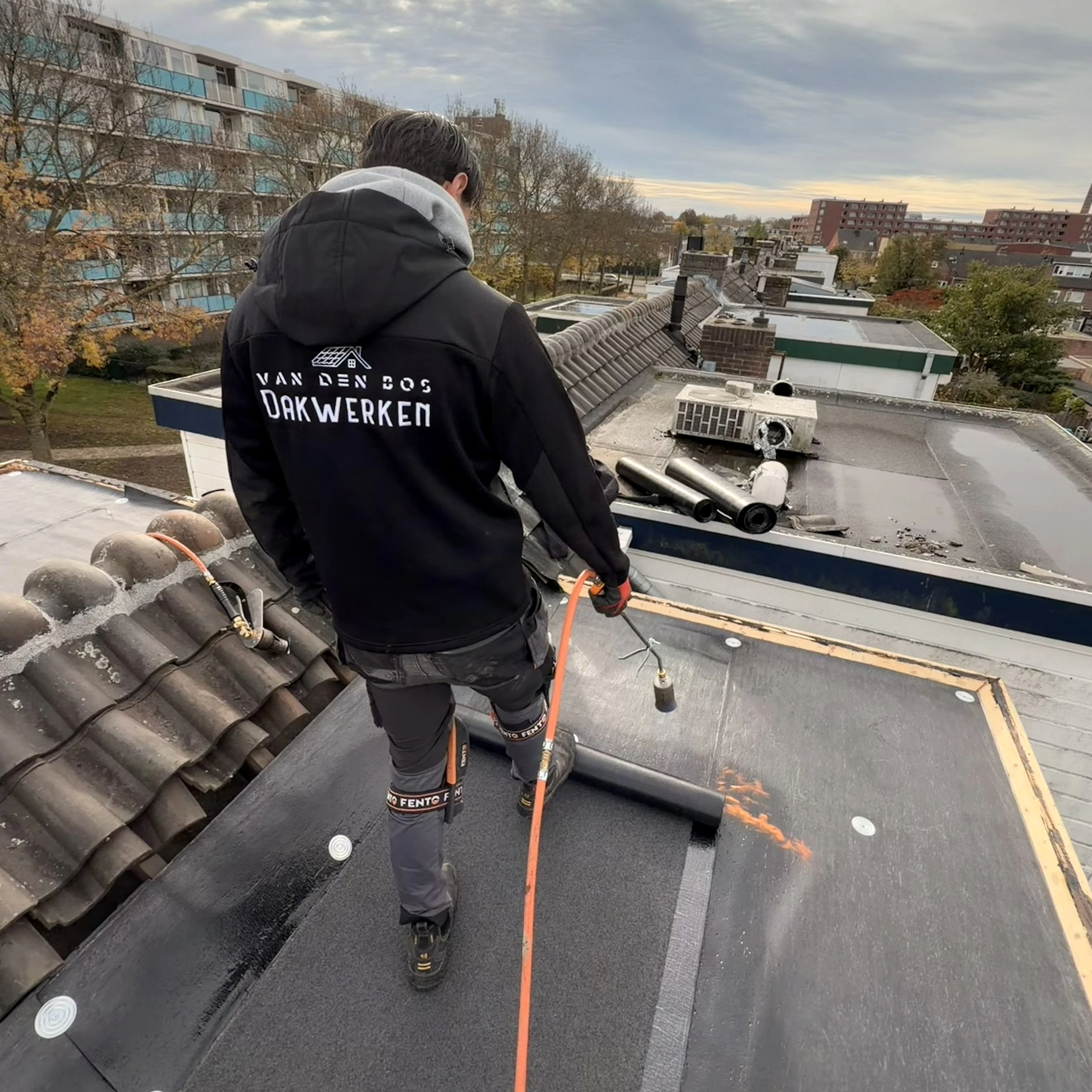 Van den Bos Dakwerken.jpg